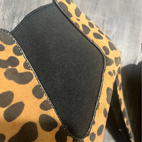 DV by Dolce Vita Leopard Print Ankle Boots - Picture 6 of 6